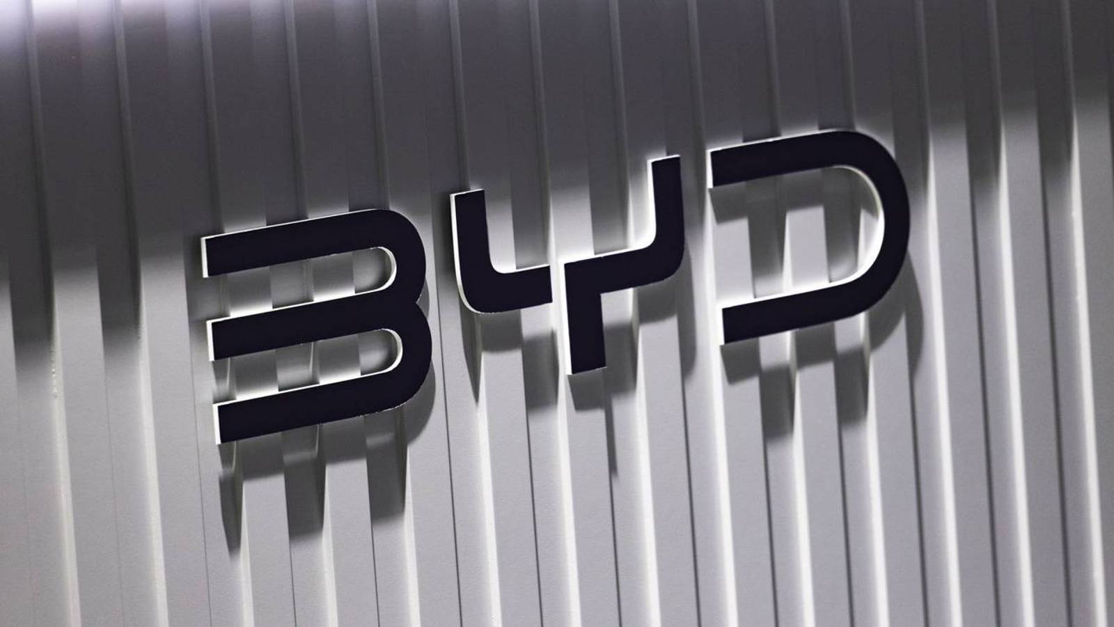 新型BYD元プラスの電気クロスオーバー公式データ公開：サイズ拡大と充電技術