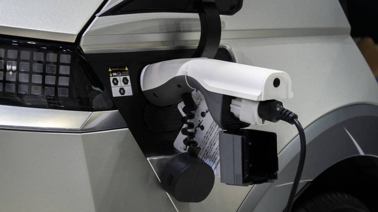 ADAC: EVs that go far—real 20‑min fast-charge ranking