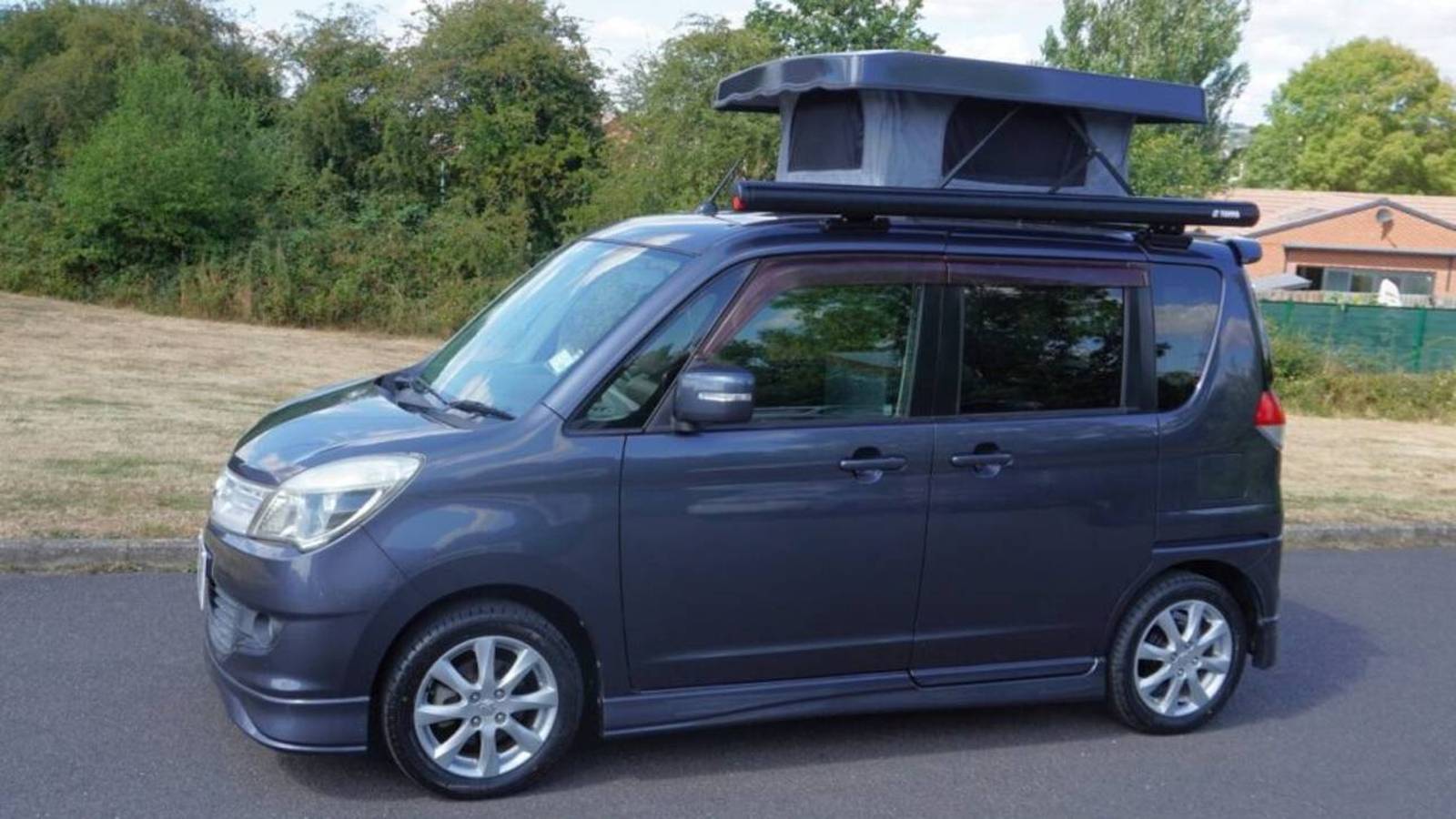 Guía para entender el Suzuki Solio convertido en microcamper por Wellhouse
