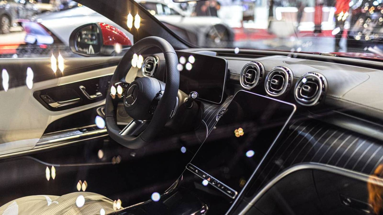 Car touchscreens: One second looking away means 14 metres unseen at 50 km/h