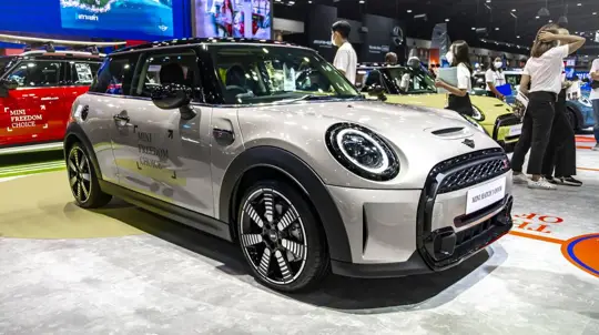 Från konkurs till ikon: MINI, Volvo, Lamborghini, Bugatti