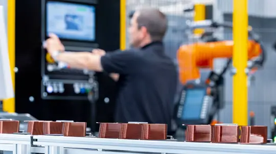 Mercedes-Benz avvia la produzione del motore a flusso assiale a Berlino-Marienfelde