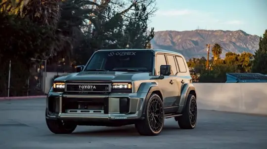 Liberty Walk teki Toyota Land Cruiser 250:stä matalan widebody-SUV:n