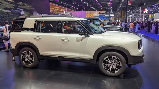 BAIC Beijing BJ30 Traveler: il SUV ibrido da 409 CV che in Cina costa la metà