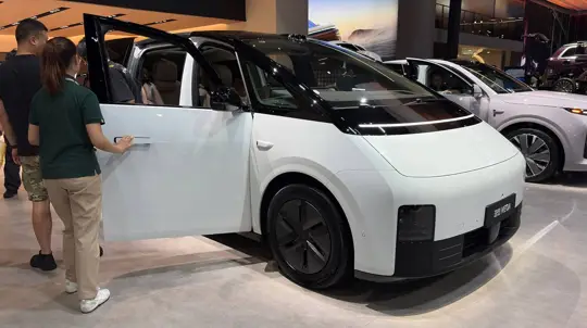 Li Auto MEGA facelift spotted at Chengdu Auto Show 2026 with four lidars and rear-wheel steering