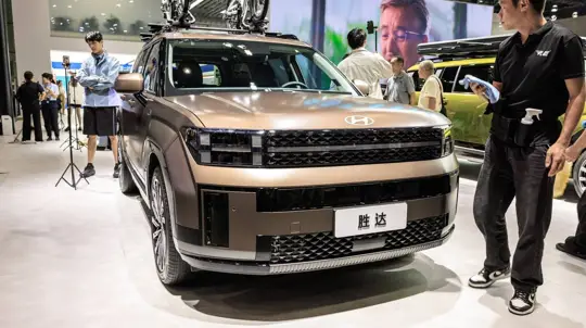 Hyundai Santa Fe Facelift verliert die markante H-Lichtgrafik