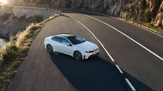 BMW i3 50 xDrive First Edition: encomendas abertas na Irlanda a partir de 72.855 €, autonomia até 906 km WLTP