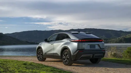 Toyota C-HR 2027 blir bara 80 dollar dyrare till 37 080 och får inte en enda nyhet