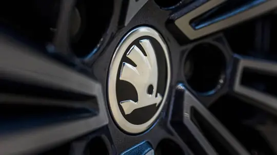 Skoda päivittää sähköautojaan Elroq ja Enyaq: uusi teknologia ja energiatehokkuus