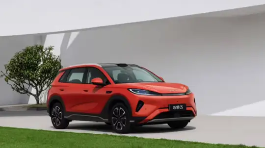 BYD Sealion 05 esittely: sähkö- ja hybrid-crossover markkinoille 2026