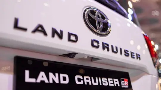 Un Toyota Land Cruiser 200 affichant 999 999 km mis aux enchères en Australie
