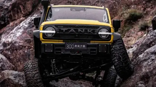TANK 300 Hooke Road gets solid axles, 3010 mm wheelbase and 40-inch tire support