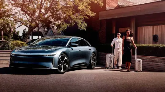 Lucid Air Pure -sähkösedanien takavetoakselin muistutus Yhdysvalloissa
