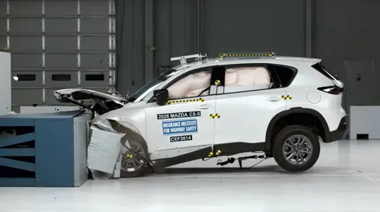 IIHS wskazuje najbezpieczniejsze nowe samochody 2026 roku — Cadillac CT5 oblewa oba testy zderzeniowe