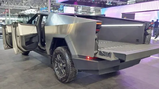 Tesla schuift Cybertruck naar SpaceX en xAI: verkoop keldert