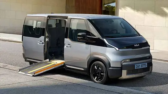Kia PV5 WAV Side Entry: una furgoneta eléctrica pensada para sillas de ruedas