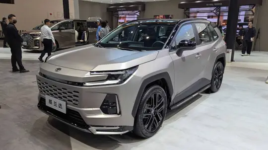 Toyota esitteli Pekingissä vuoden 2027 RAV4:n aiempaa järeämmällä ilmeellä