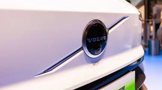 Volvo dépose la marque EX50 — le crossover électrique pourrait reprendre la plateforme de l’EX60 et ses 810 km d’autonomie