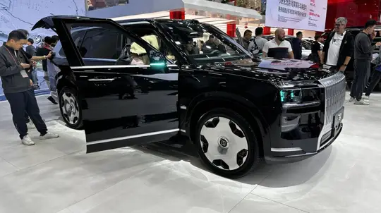 Zeekr 9X: คำตอบจากจีนสำหรับ Cullinan, Maybach GLS และ Range Rover พร้อมขุมพลัง 885 แรงม้า และ Naim 42 ลำโพง