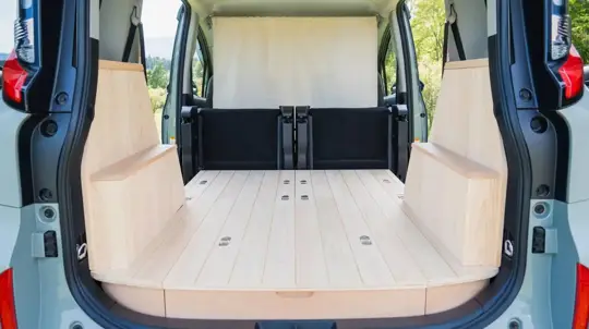 Toyota Sienta se convierte en mini-casa: el VANLIFE ROOMKIT ofrece casi 2 metros para dormir