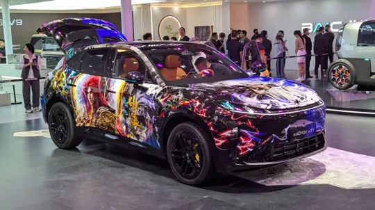ARCFOX Alpha T7 i Xian Ni-dekor på Chengdu Motor Show 2026 — 1 315 km rekkevidde