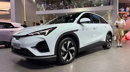 Arcfox αS5 premier Csengduban: 450 kW elektromos sportautó