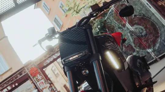 BRABUS siirtyy sähkömoottoripyöriin kolmella kaupunkiin suunnatulla mallilla