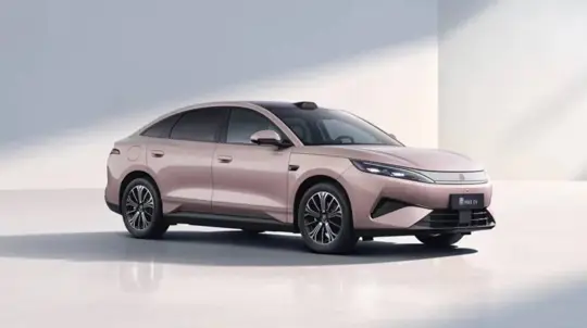 BYD Qin Max debuta con 630 km de autonomía, 322 CV y carga al 97% en 9 minutos antes de su lanzamiento del 13 de agosto
