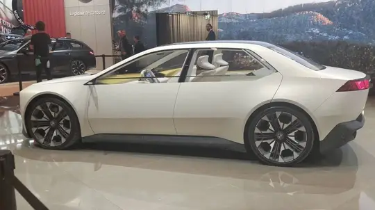 BMW ja Mercedes-Benz jarruttavat tason 3 autonomian kehitystä