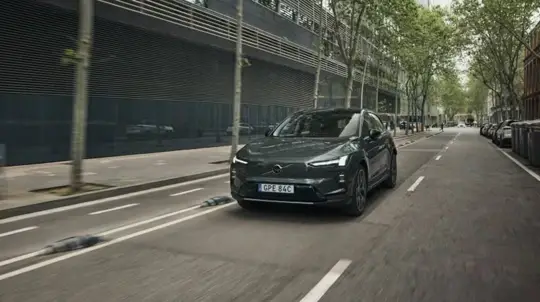ボルボEX60が納車開始 最大810キロ航続、680馬力、価格は62,990ユーロから