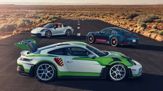 Porsche 911'i oyuncağa çevirdi: üç araba hayır kurumuna gidiyor