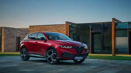 Alfa Romeo päivittää Tonale- ja Stelvio-malleja 2026 New Yorkin autonäyttelyssä