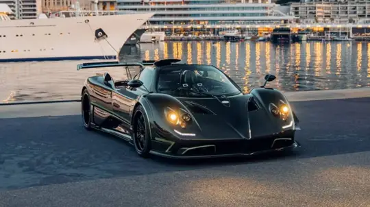 Fernando Alonso recibe en Mónaco el Pagani Zonda 760 Roadster Diamante Verde, único en el mundo