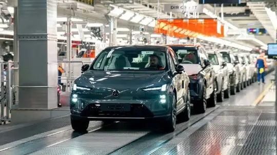 Volvo käynnistää EX60:n tuotannon Ruotsissa, toimitukset alkavat vuonna 2026