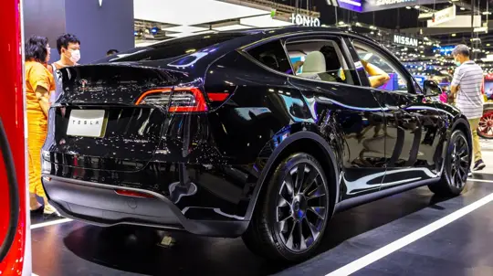 Tesla llama a revisión 219.000 coches por retraso en cámara