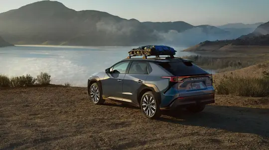 Subaru Solterra 2027: preço mantido em 38.495 dólares, porta NACS e até 338 cv nas versões XT