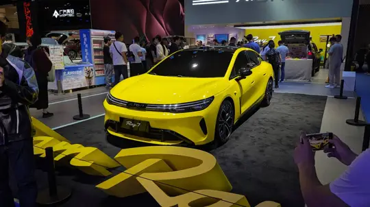 AION Ray 7 debutoval na autosalonu v Čcheng-tu: fastback dlouhý 4960 mm, dojezd 700 km a motor Huawei