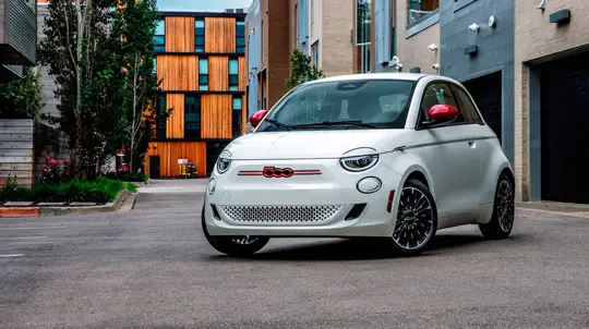 Fiat 500e Rückruf: Scheinwerfer 2024–2025 falsch eingestellt