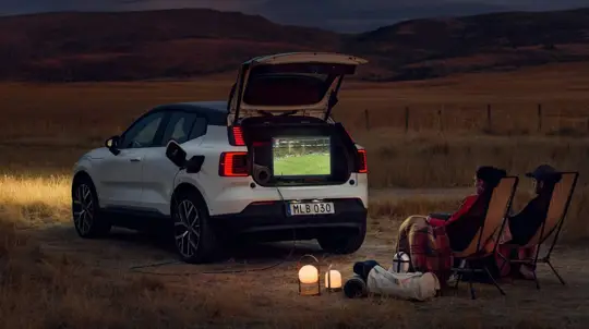 Volvo EX30 saa 3 kW:n V2L-toiminnon OTA-päivityksellä — myös jo myytyihin autoihin