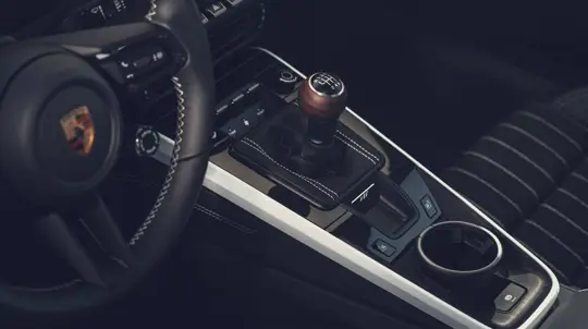 Porsche 911 Carrera S weer met handbak — MT Package kost $10.900 meer dan PDK