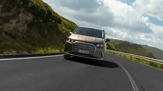 Mercedes-Benz VLE: elektrická Grand Limousine za 100 tisíc dolarů míří v roce 2027 do USA