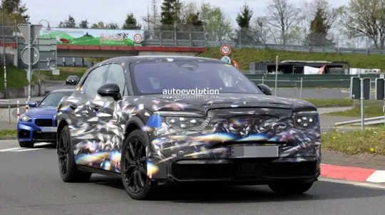 Cazado el primer SUV eléctrico de Bentley en Nürburgring con la base del Porsche Cayenne Electric