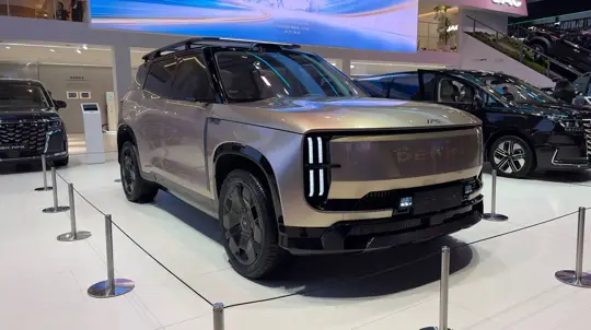 JAC DEFINE-X: 6-Seat Concept SUV That Crab-Walks With 12-Degree Rear Steering