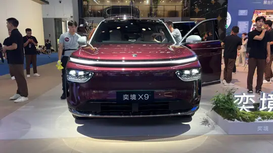 Dongfeng Epicland X9: šestimístné SUV s prodlužovačem dojezdu za 44 100 dolarů, 4 lidary a poloměrem otáčení 5,3 metru