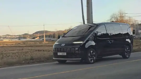 Hyundai Staria facelift: uusi ilme ja sisätila 2025/26