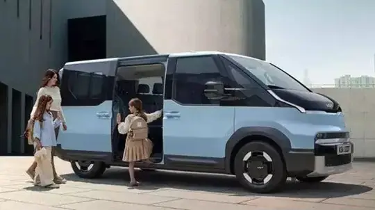 Kia PV5がキャンピングカーに　ダイレクトカーズ、日本で車中泊向け電気バンを開発