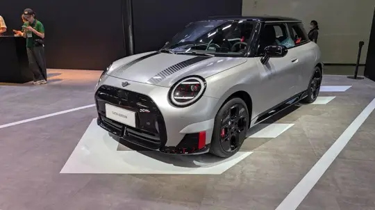 MINI Cooper, Aceman y Countryman: hasta nueve airbags y Pre-Crash de serie