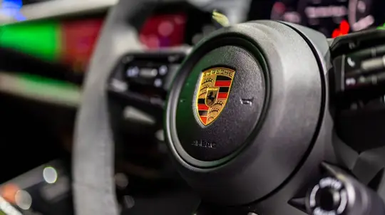Porschen patentti hahmottelee korin, joka voi muuttaa ilmettään ajon aikana