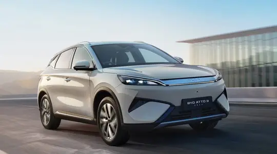 Nuovo BYD ATTO 3 EX in Giappone da 4,378 milioni di yen con 620 km, ma ricarica a soli 100 kW