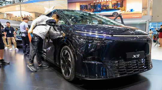Xpeng lanza el primer robotaxi de nivel 4 producido en serie en China, sin lidar ni mapas HD